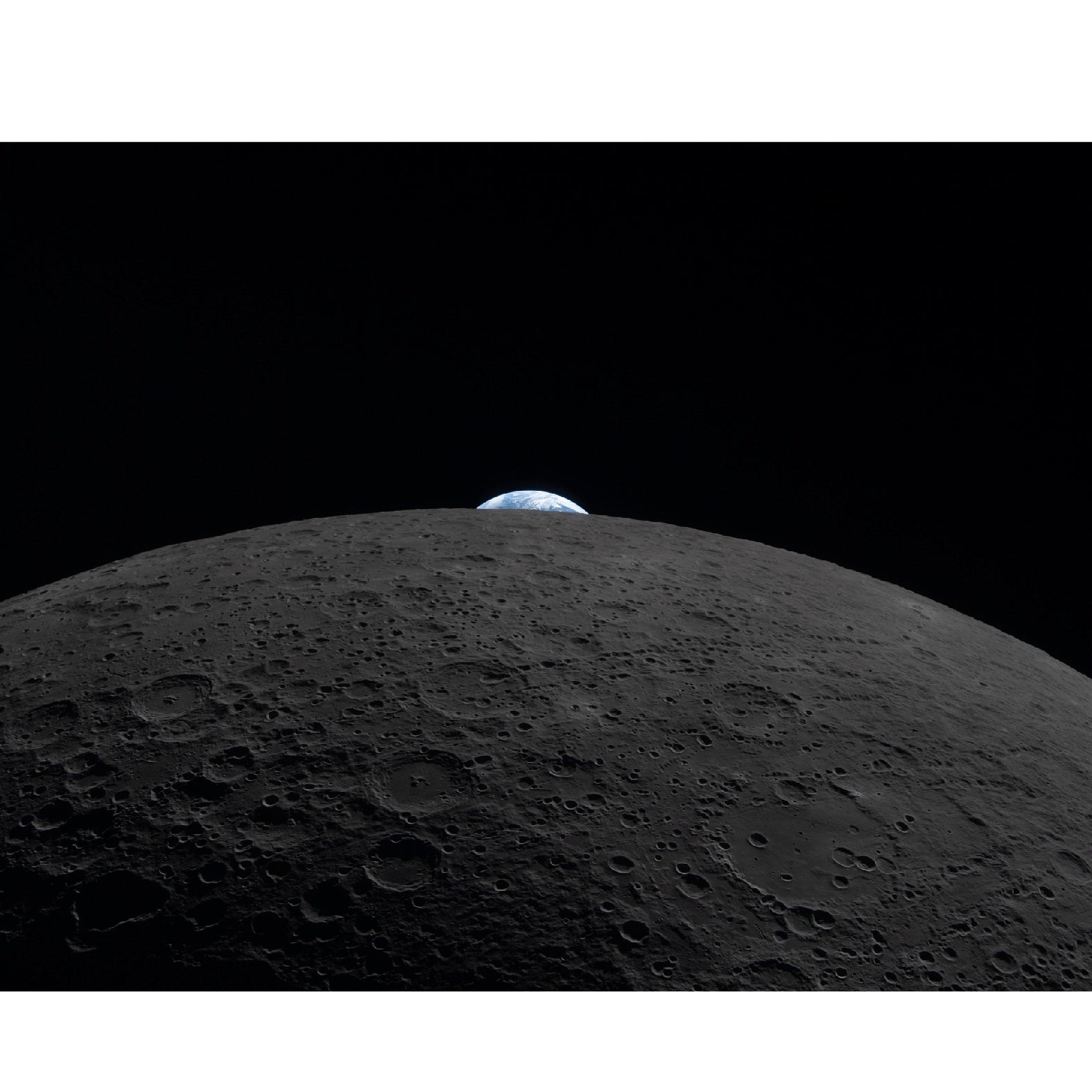 Decorative "Lunar Horizon" by NASA Poster | High - Quality Print | Repositionable Adhesive - Pasquín